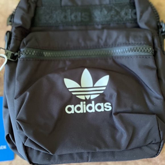 ADIDAS ORIGINALS NWT AUTHENTIC BLACK MICRO CROSSBODY & BACKPACK ALL IN ONE - Picture 5 of 15